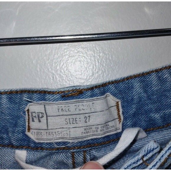 Free People Size 27 Button Up Distressed Light Wash Denim Shorts Cheeky - Picture 3 of 6